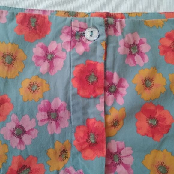 Carole Little Petites Colorful Floral Print Ruffled Hem Maximalist Capri Pants - Picture 7 of 12